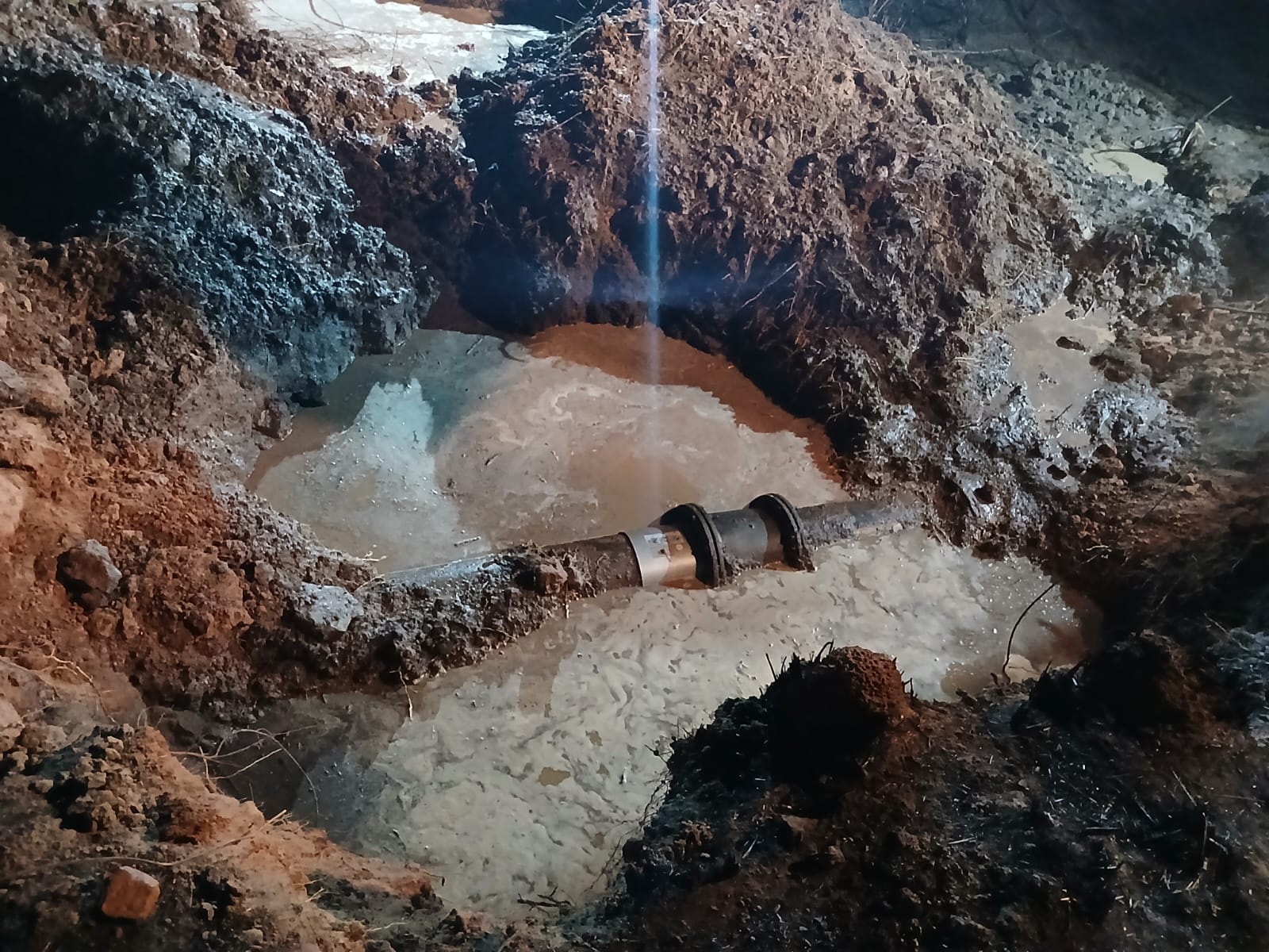 Após rompimento, abastecimento de água em Piripiri é novamente comprometido